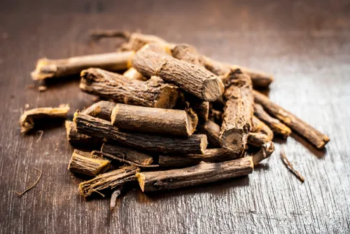 Pseudo-hiperaldosteronismo induzido por alcaçuz: uma causa subestimada de hipertensão e hipocalemia