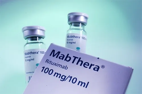 Rituximabe muda o jogo na síndrome nefrótica recidivante do adulto — agora com evidência de ensaio clínico